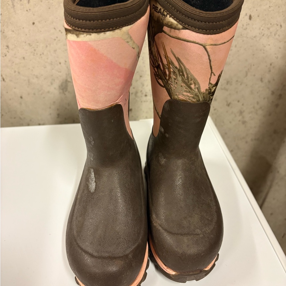 Kids Camouflage Pink and Brown Real Tree Muck Boots